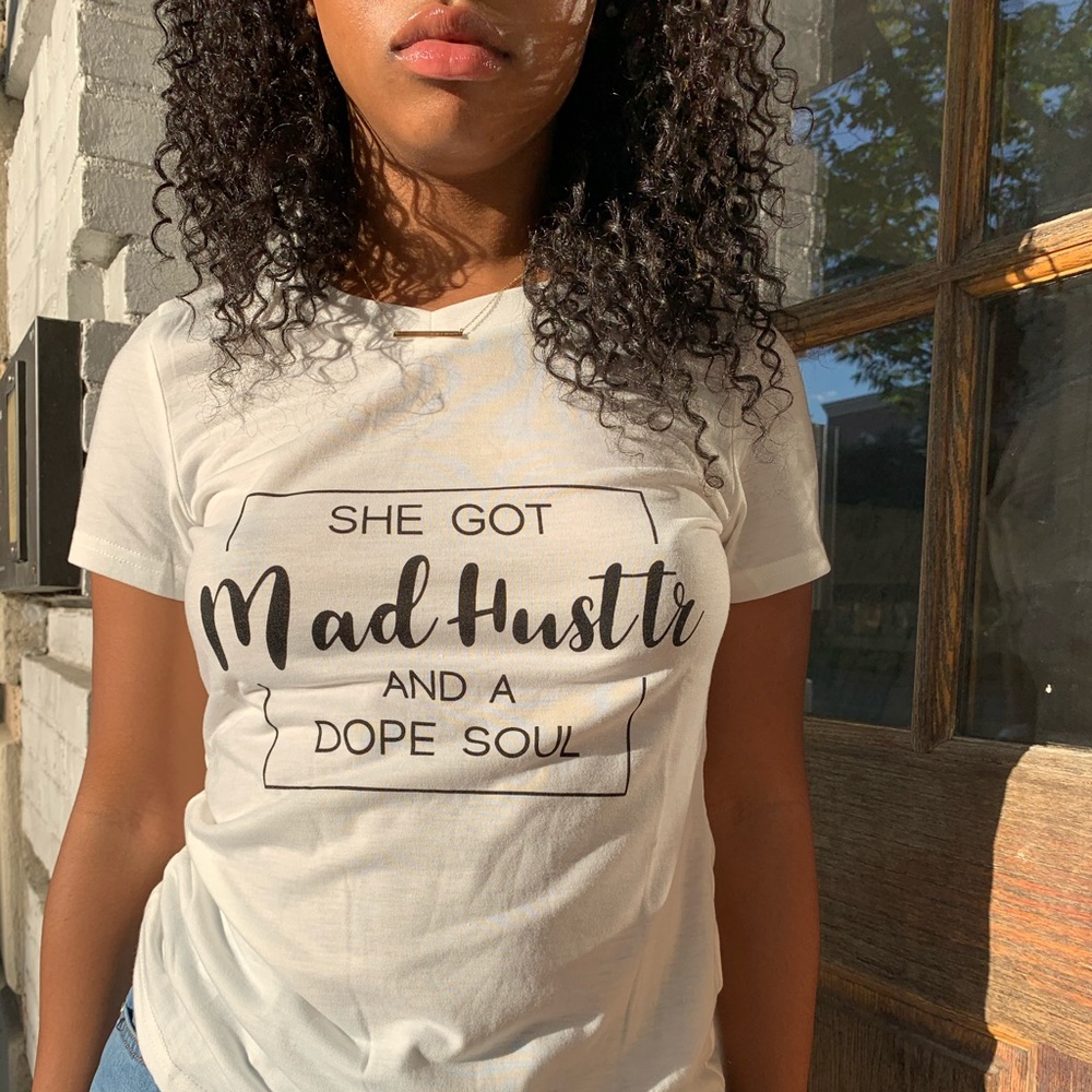 She got mad hustle and a dope soul - T Shirt